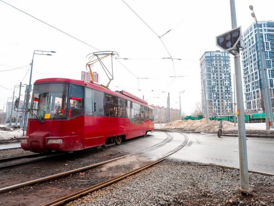 Первый в Казани «умный» трамвайный светофор установили в Московском районе