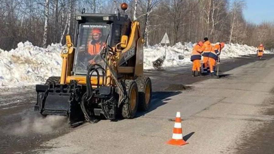 В Татарстане на региональных дорогах продолжаются работы по ликвидации аварийных ям