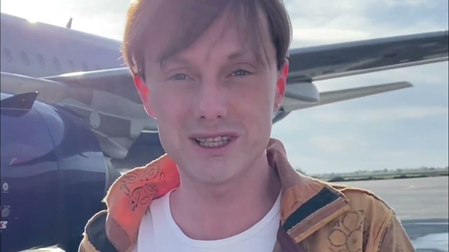 Финалист шоу "Голос" Сергей АРУТЮНОВ оживил ещё один хит из 20-го века - песню “Лететь”