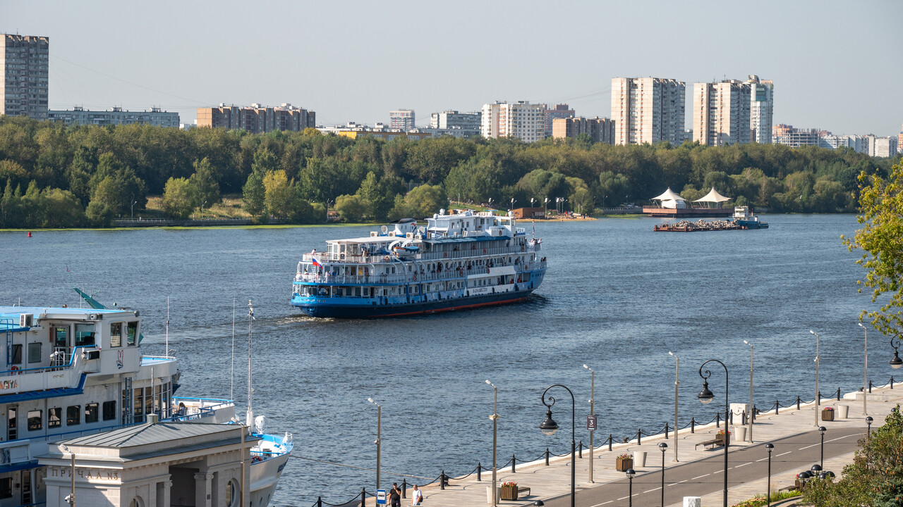 Мосгортранс: "Более 110 тыс. пассажиров отправились в круизы с речных вокзалов Москвы за два месяца навигации"