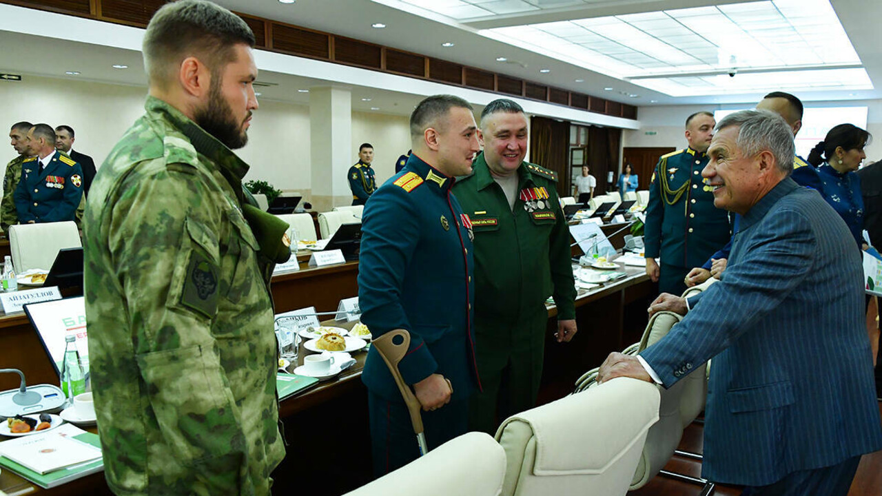 Рустам Минниханов встретился с участниками программы для ветеранов и участников СВО «Батырлар. Герои Татарстана»